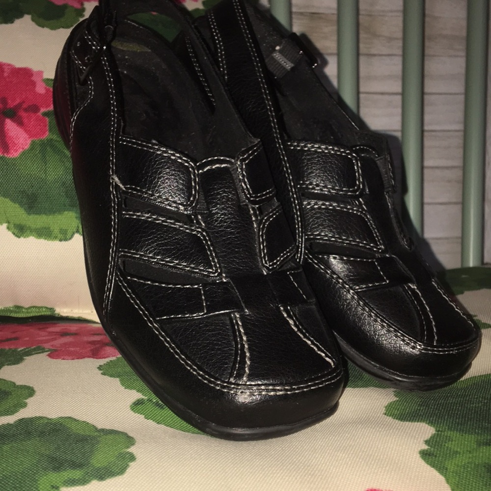 Easy Street leather sandal